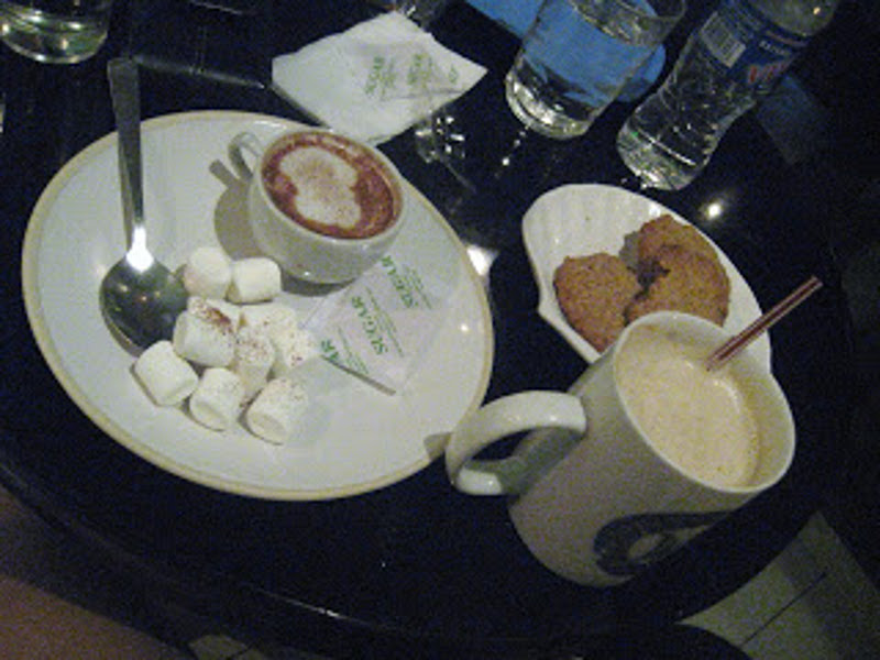 hot Choco, caffe Latte and oatmeal cookies