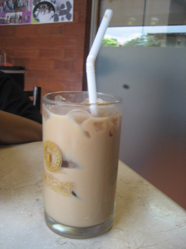 Iced tea with milk (Nai Cha)